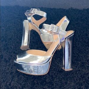 FABULOUS SILVER PLATFORM STEVE MADDENS!!!